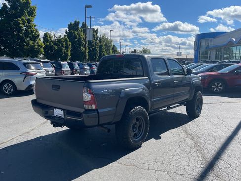 Used 2015 Toyota Tacoma 4x4 Double Cab w/ TRD Sport Package image 5