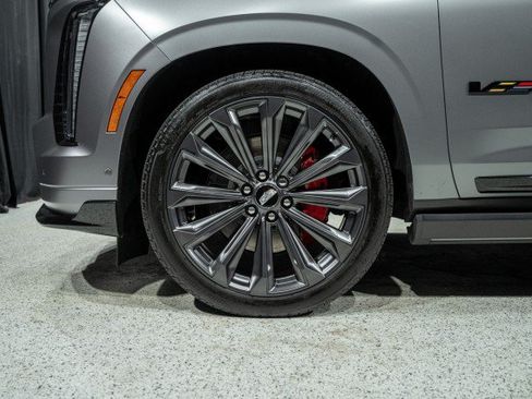 Used 2026 Cadillac Escalade V w/ LPO, Onyx Lite Package AWD/4WD image 7