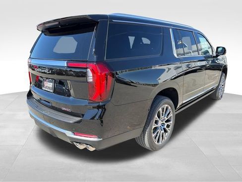 New 2026 GMC Yukon XL Denali w/ Denali Reserve Package AWD/4WD image 7