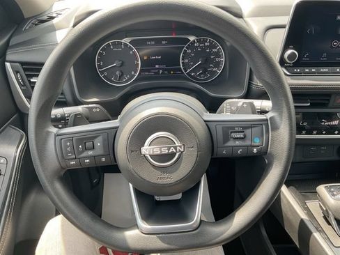 Used 2024 Nissan Rogue SV FWD image 23