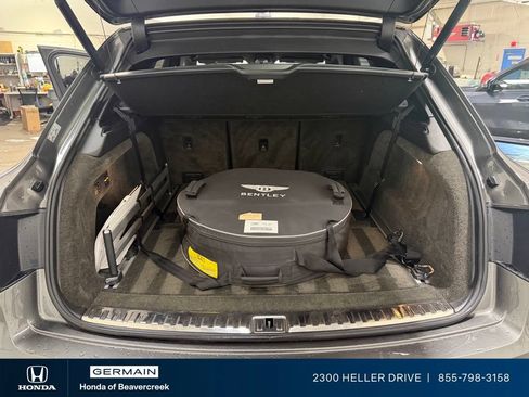 Used 2018 Bentley Bentayga AWD/4WD image 34