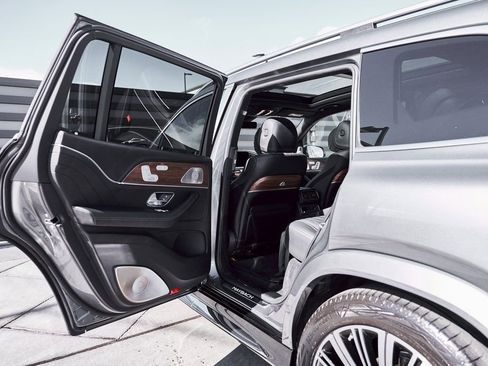 Used 2025 Mercedes-Benz Maybach GLS 600 4MATIC image 30