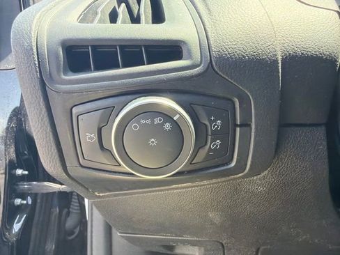Used 2017 Ford Focus SE FWD image 18