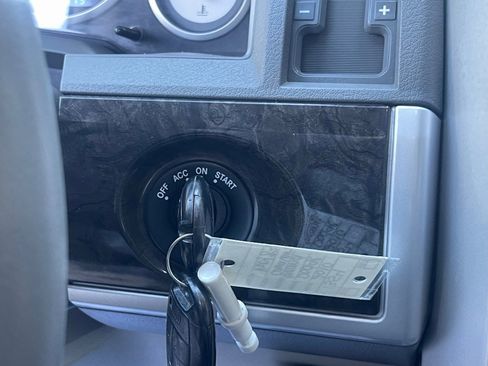 Used 2010 Dodge Grand Caravan SXT image 37