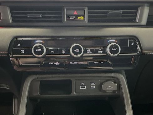 Used 2025 Honda Pilot TrailSport image 15