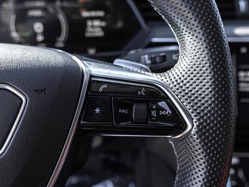 Used 2023 Audi e-tron S Prestige w/ Prestige Package image 15