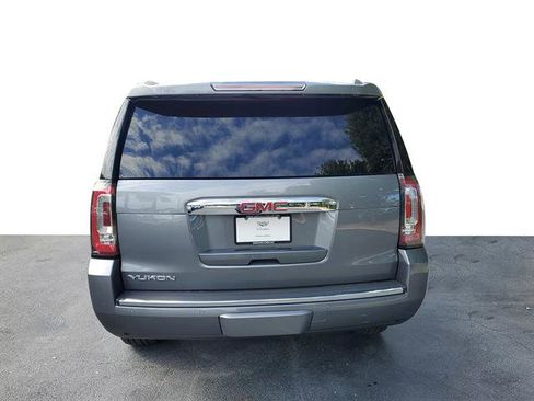 Used 2020 GMC Yukon Denali w/ Denali Premium Package image 23