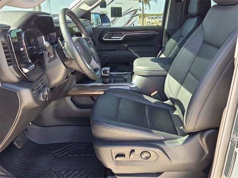 Used 2025 Chevrolet Silverado 1500 LT Trail Boss w/ Convenience Package II image 9