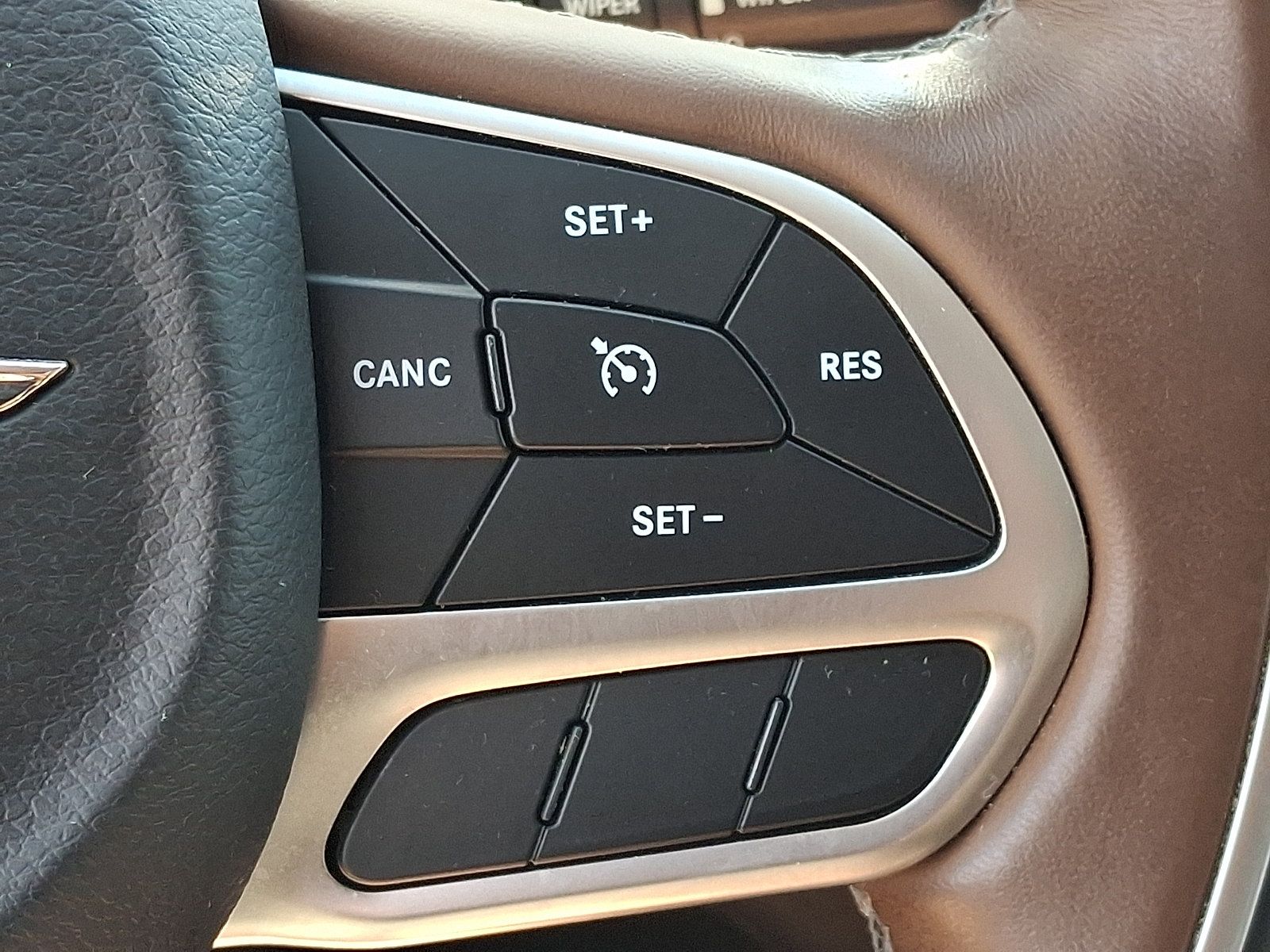 Used 2018 Chrysler Pacifica Limited FWD image 26