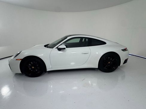 Used 2021 Porsche 911 Carrera image 2