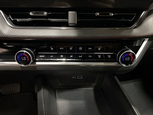 Used 2025 Chevrolet Equinox RS w/ Safety and Technology Package AWD/4WD image 19