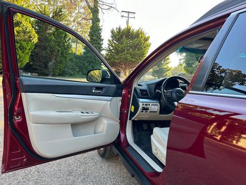 Used 2011 Subaru Outback 2.5i Premium image 22
