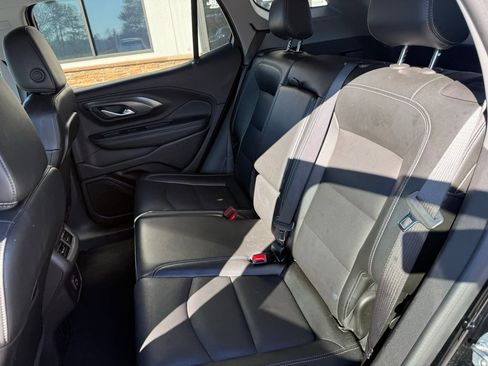 Used 2024 GMC Terrain SLT image 4
