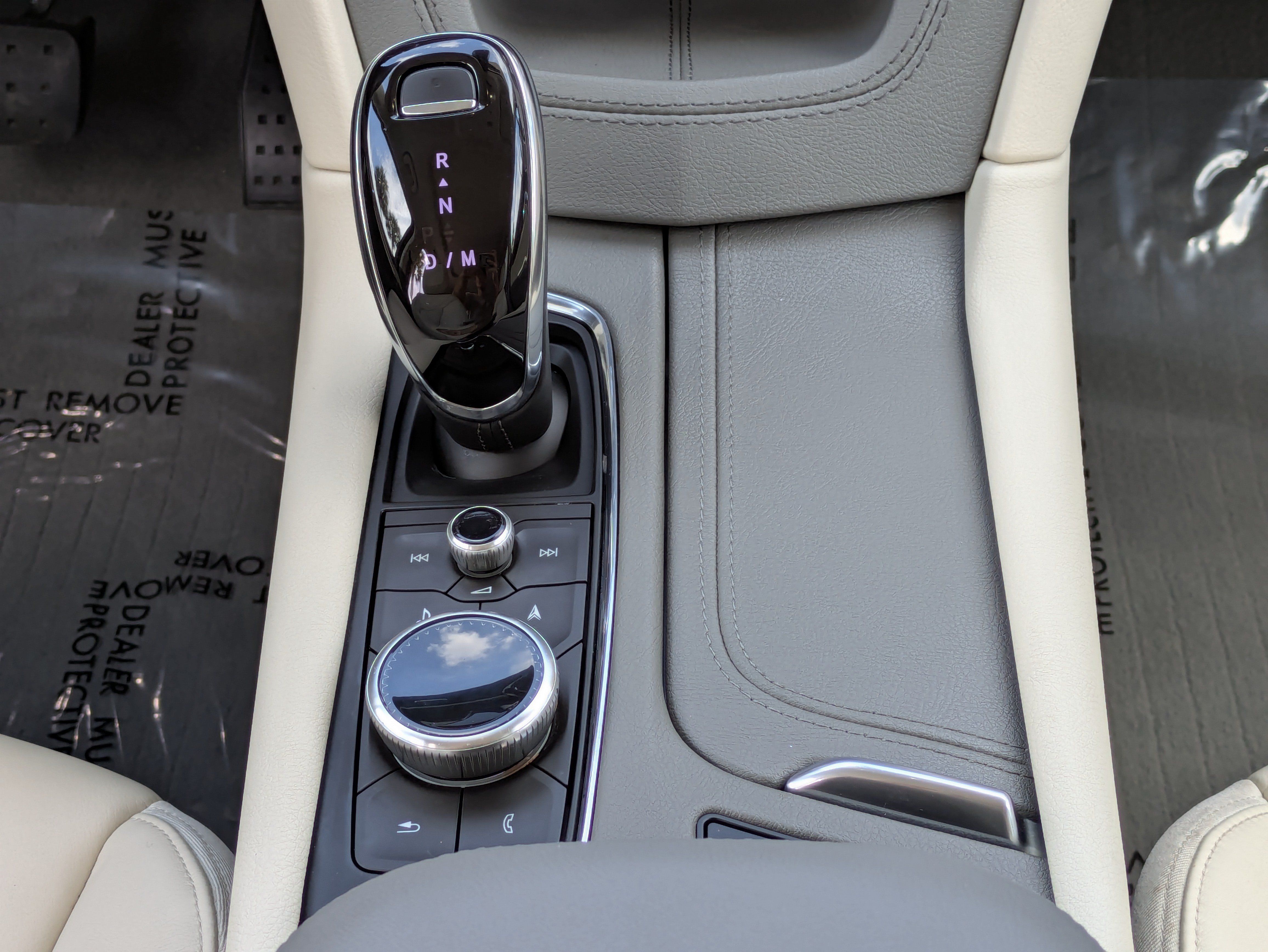 Certified 2024 Cadillac XT6 Premium Luxury FWD image 17