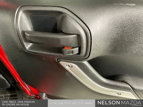 Used 2016 Jeep Wrangler Unlimited Rubicon image 23