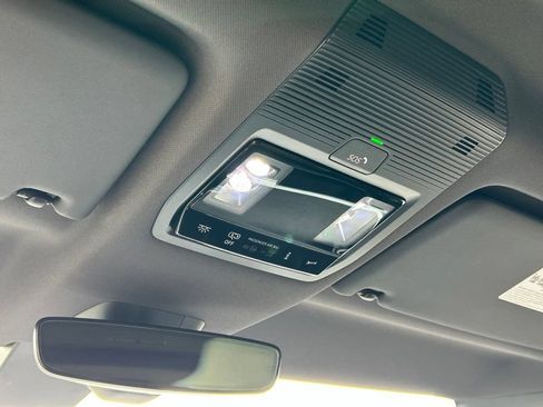 Used 2025 Volkswagen ID. Buzz Pro S RWD image 29