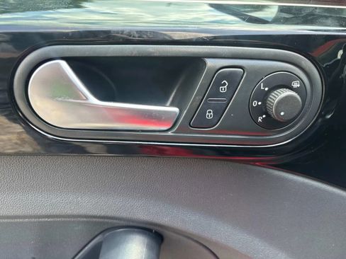 Used 2013 Volkswagen Beetle 2.0T image 13