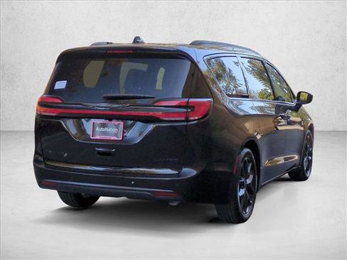 New 2026 Chrysler Pacifica Limited image 2