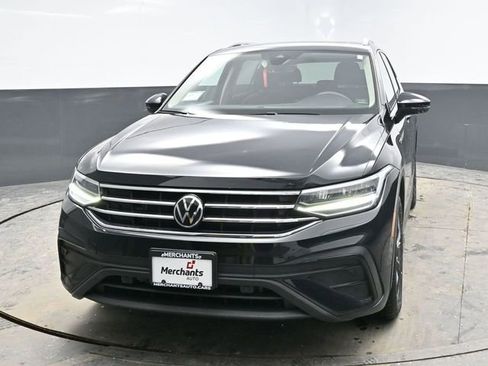 Used 2022 Volkswagen Tiguan SE image 2