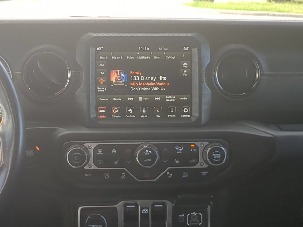 Used 2022 Jeep Wrangler Unlimited Sahara AWD/4WD image 23
