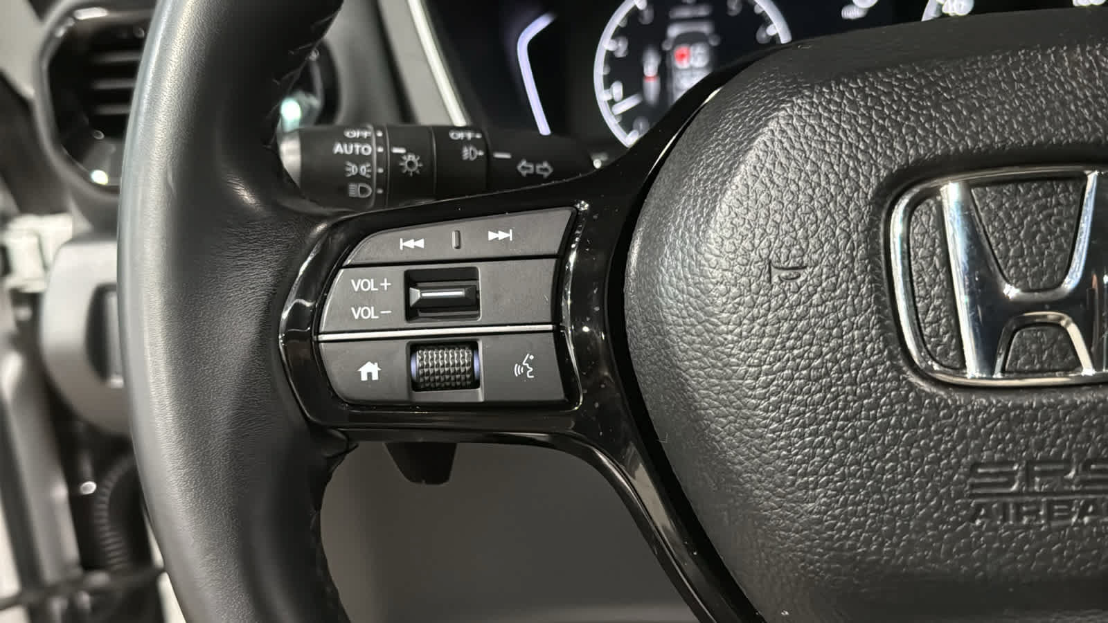 Used 2025 Honda Pilot EX-L image 12