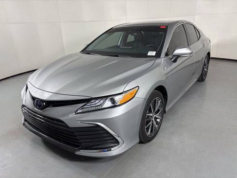 Used 2024 Toyota Camry XLE FWD image 4