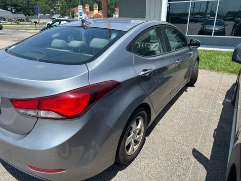 Used 2014 Hyundai Elantra SE FWD image 25