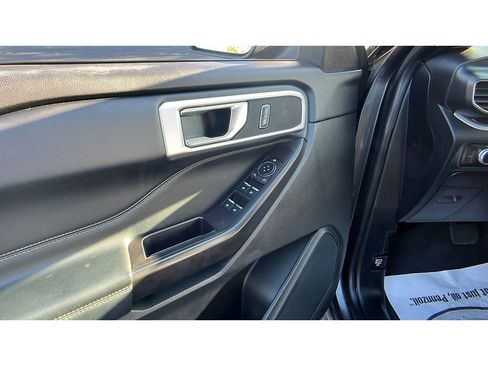 Used 2020 Ford Explorer XLT w/ Equipment Group 202A image 7