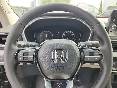 New 2025 Honda Pilot Touring image 19