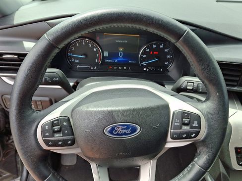 Used 2023 Ford Explorer XLT w/ Equipment Group 202A AWD/4WD image 21