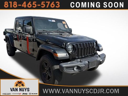 Used 2022 Jeep Gladiator Sport image 1