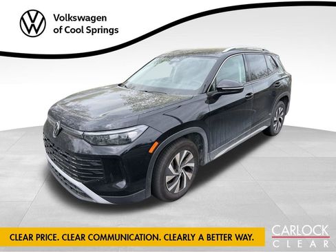 Used 2025 Volkswagen Tiguan S image 1