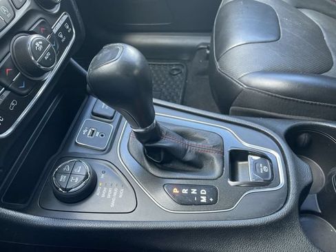 Used 2022 Jeep Cherokee Trailhawk w/ Premium Leather Package AWD/4WD image 19