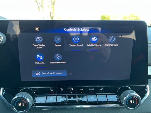 Used 2025 Chevrolet Colorado Z71 w/ Technology Package image 25