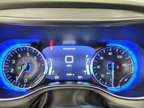Used 2025 Chrysler Pacifica Limited FWD image 14