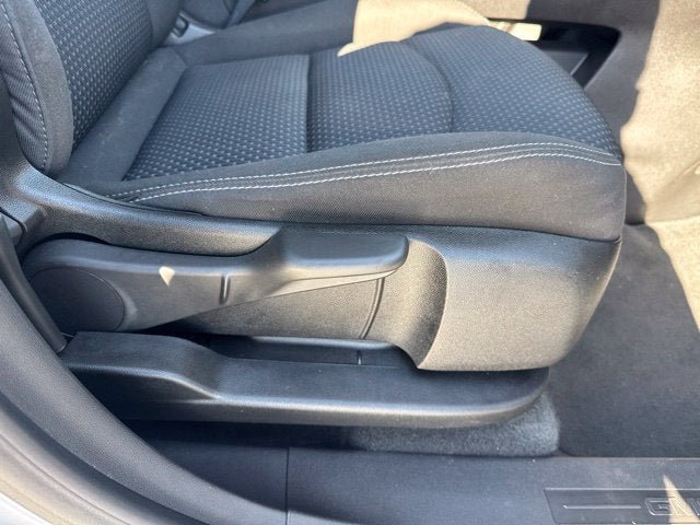 Used 2023 GMC Terrain SLE AWD/4WD image 29