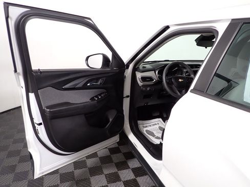 Used 2021 Chevrolet TrailBlazer LS AWD/4WD image 18