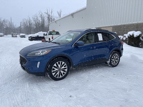 Certified 2022 Ford Escape Titanium image 8