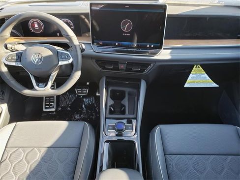 New 2026 Volkswagen Tiguan SEL R-Line image 9