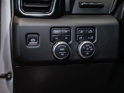 Used 2025 GMC Sierra 2500 Denali Ultimate w/ Max Trailering Package image 17