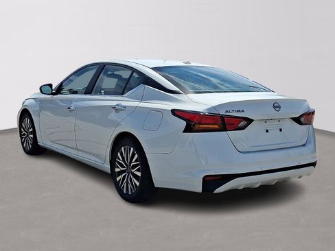 Used 2025 Nissan Altima 2.5 SV image 4