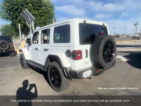 Used 2025 Jeep Wrangler Unlimited Sahara AWD/4WD image 3