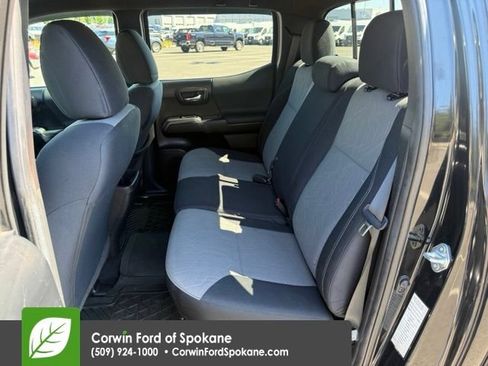Used 2022 Toyota Tacoma TRD Off-Road w/ Technology Package AWD/4WD image 11