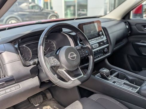 Used 2022 Nissan Pathfinder SV w/ SV Black Package image 10