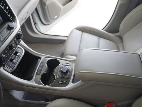 Used 2023 GMC Acadia SLT FWD image 20
