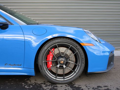 New 2026 Porsche 911 Carrera 4 GTS image 12