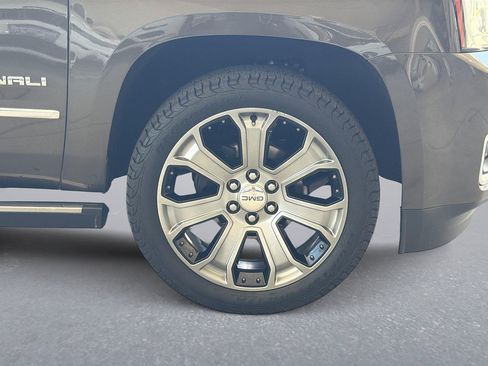 Used 2020 GMC Yukon Denali w/ Open Road Package AWD/4WD image 33