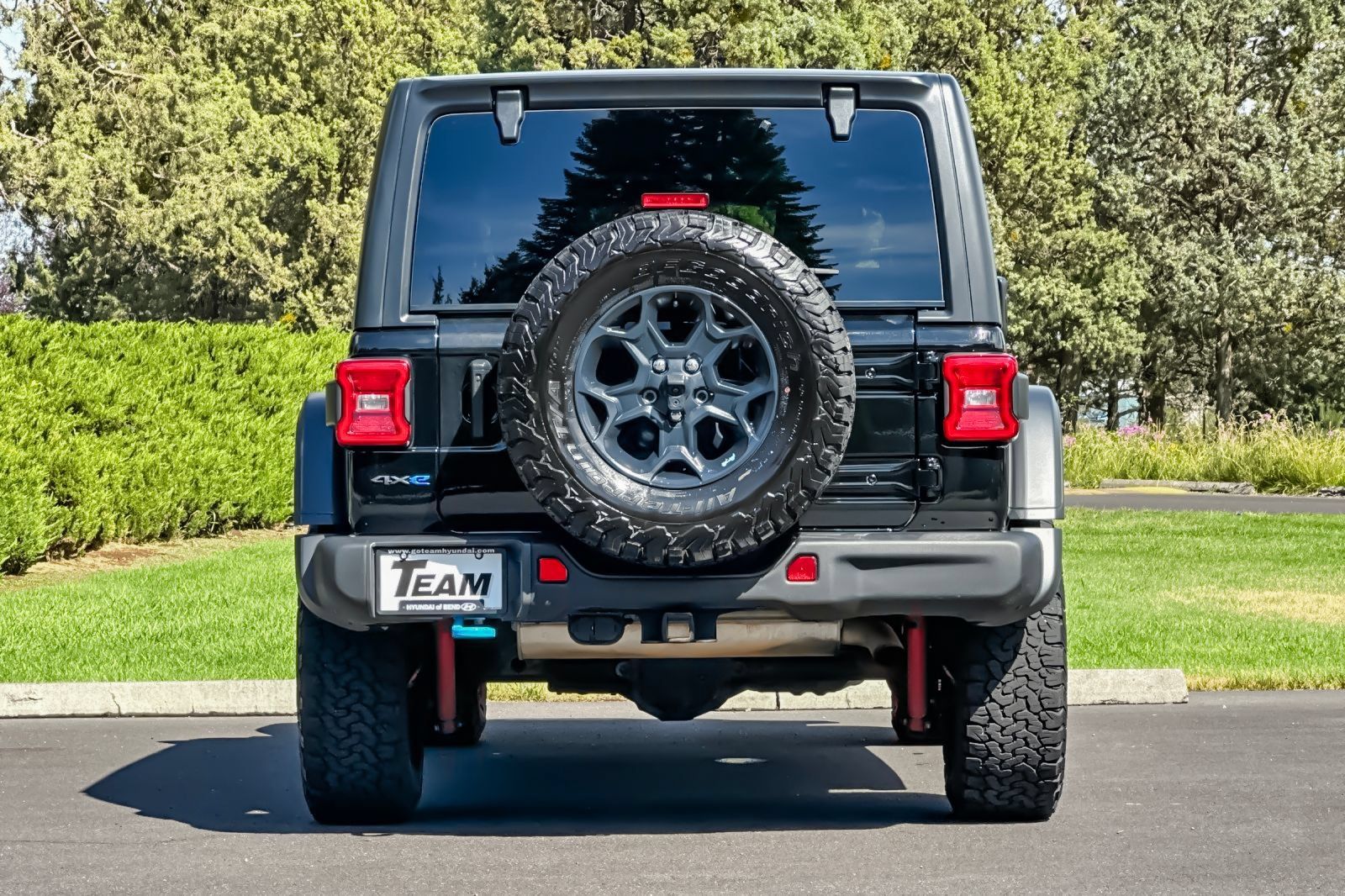 Used 2023 Jeep Wrangler Unlimited Rubicon 4xe AWD/4WD image 5