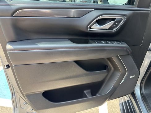 Used 2022 Chevrolet Suburban RST w/ Luxury Package image 16