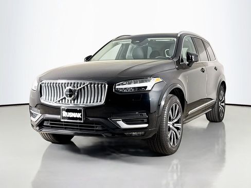 Certified 2025 Volvo XC90 B6 Plus image 3